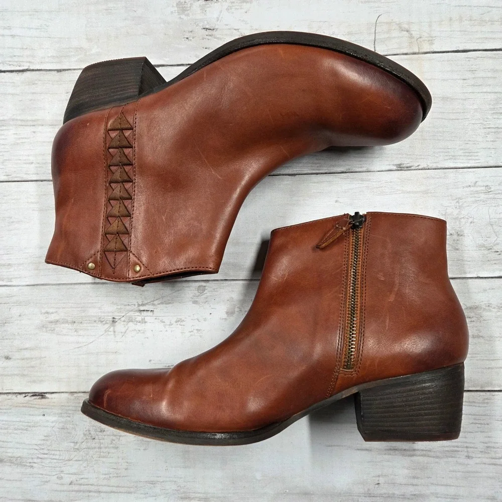 Clarks boots have